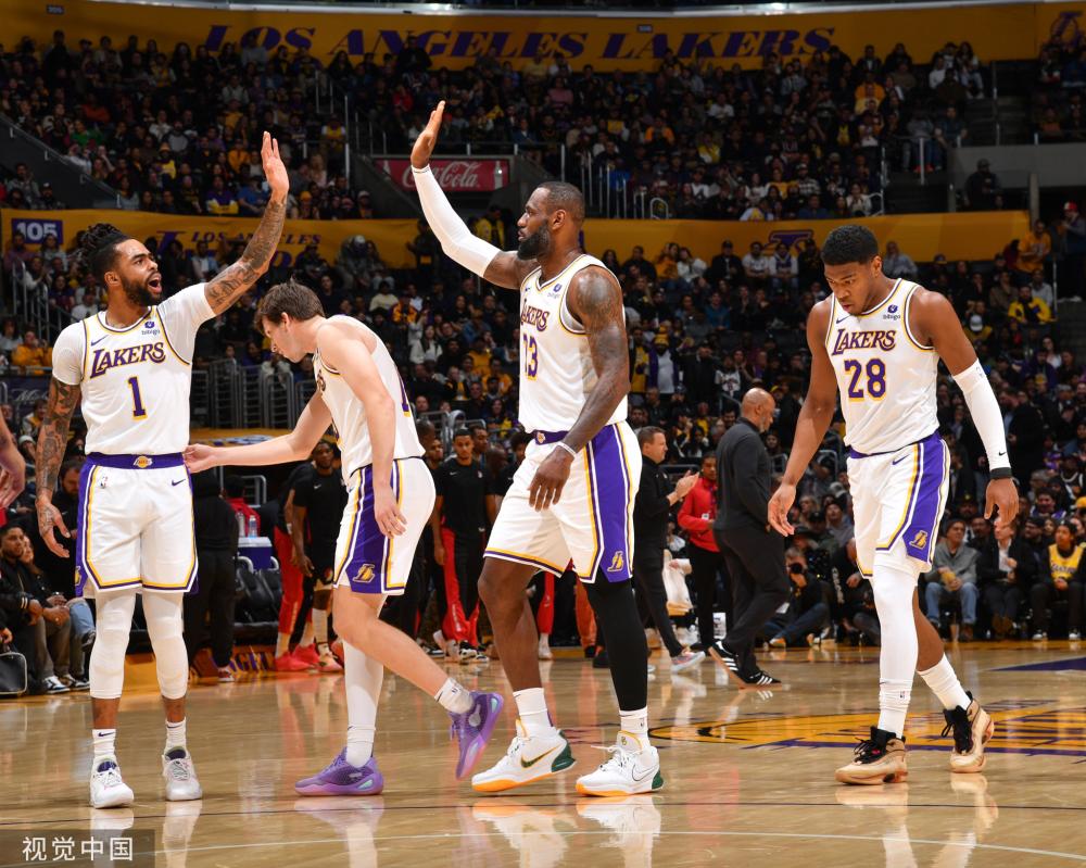 占据国际足 占据国际足