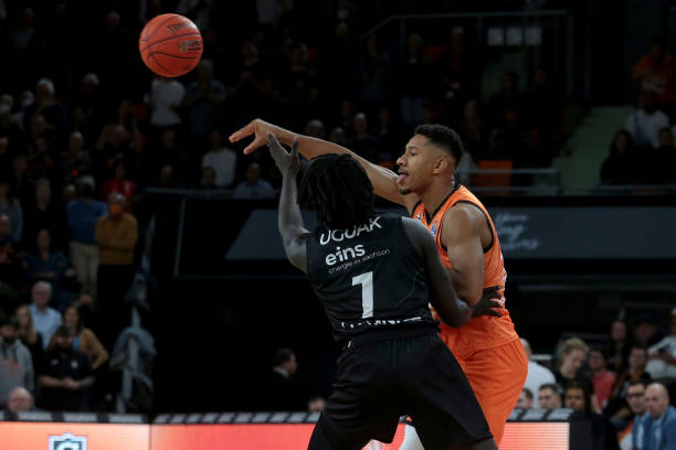 尤其是在球 尤其是在球