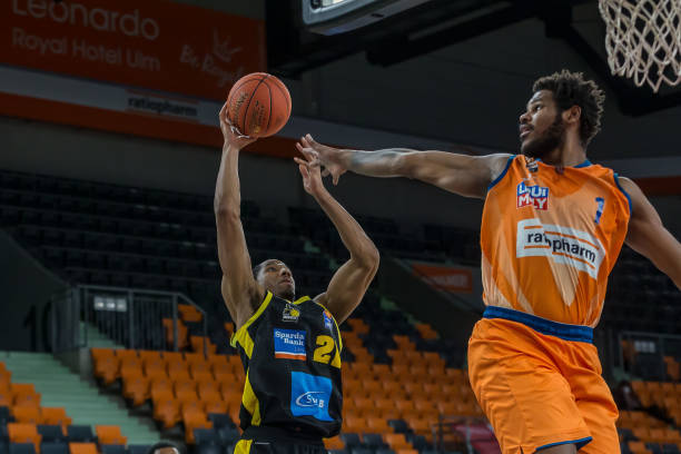 力敌的较量 力敌的较量