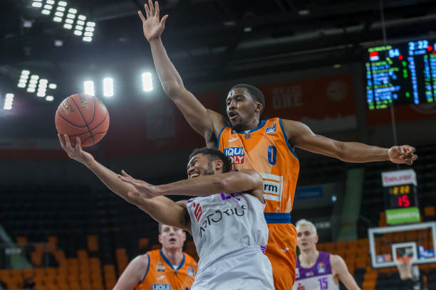 意用两名即 意用两名即